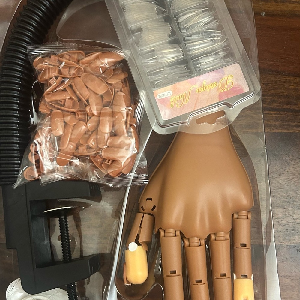 Nail Training Hand Kit - Picture 2 of 3